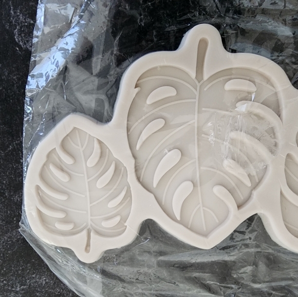 Tropical Leaf Trio Chocolate Fondant Gun Paste Silicone Mold NEW - Picture 5 of 7